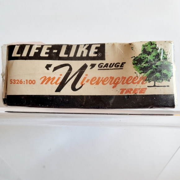 Vintage Pack of 3 miNiscenery Evergreen Trees by Life-Like Products, Inc - Picture 5 of 6